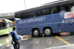 «Ekspressbussene (…) er en viktig del av kollektivtrafikken, men de er kanskje ikke med i det gode kollektivselskapet siden de opererer totalt uavhengig av statsbudsjettet», skriver Arvid Strand. Foto: Samferdsel