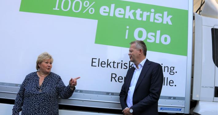 Elektrisk lastebil, Oslo. Statsminister Erna Solberg var der, det var også Schenker-sjefen i Norge, Knut Eriksmoen. Foto: Schenker