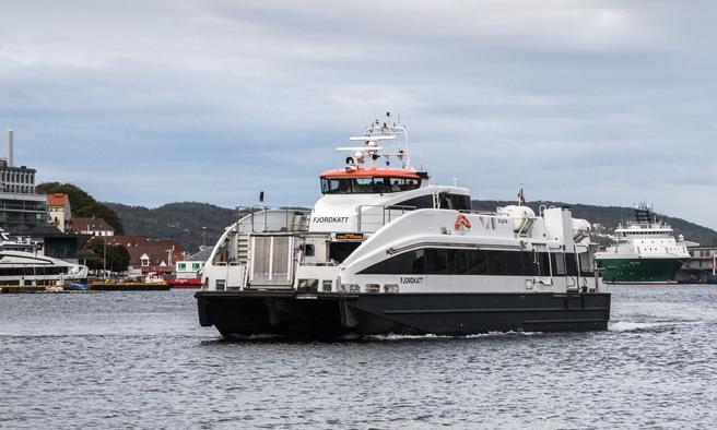 På vei mot nullutslippshurtigbåter. Rederiet Norled har kontrakt på hurtigbåtrutene i Vestland fylke. Den løper ut i 2022, men vil bli midlertidig forlenget til de nye hurtigbåtene er på plass i 2024.