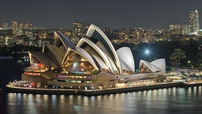 Overoptimisme i prosjektplanlegging. Sydney Opera House, et eksempel på et prosjekt som ble veldig mye mer tid- og kostnadskrevende enn opprinnelig tenkt. Foto Diliff/Wikimedia Commons