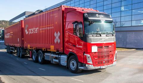 Biogassdrevet lastebil. Container-lastebilen skal kjøre på flytende biogass. Foto: Posten Norge AS