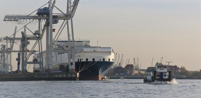 Hamburgs store havn. Mer enn 600 000 sysselsatte er avhengig av HPA Hamburg, Tysklands største og Europas tredje største havn. 