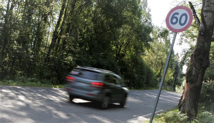 Færre stygge trafikkulykker. «Det største bidraget kommer fra tendensen til lavere fart», skriver Rune Elvik. Foto: F. Dahl
